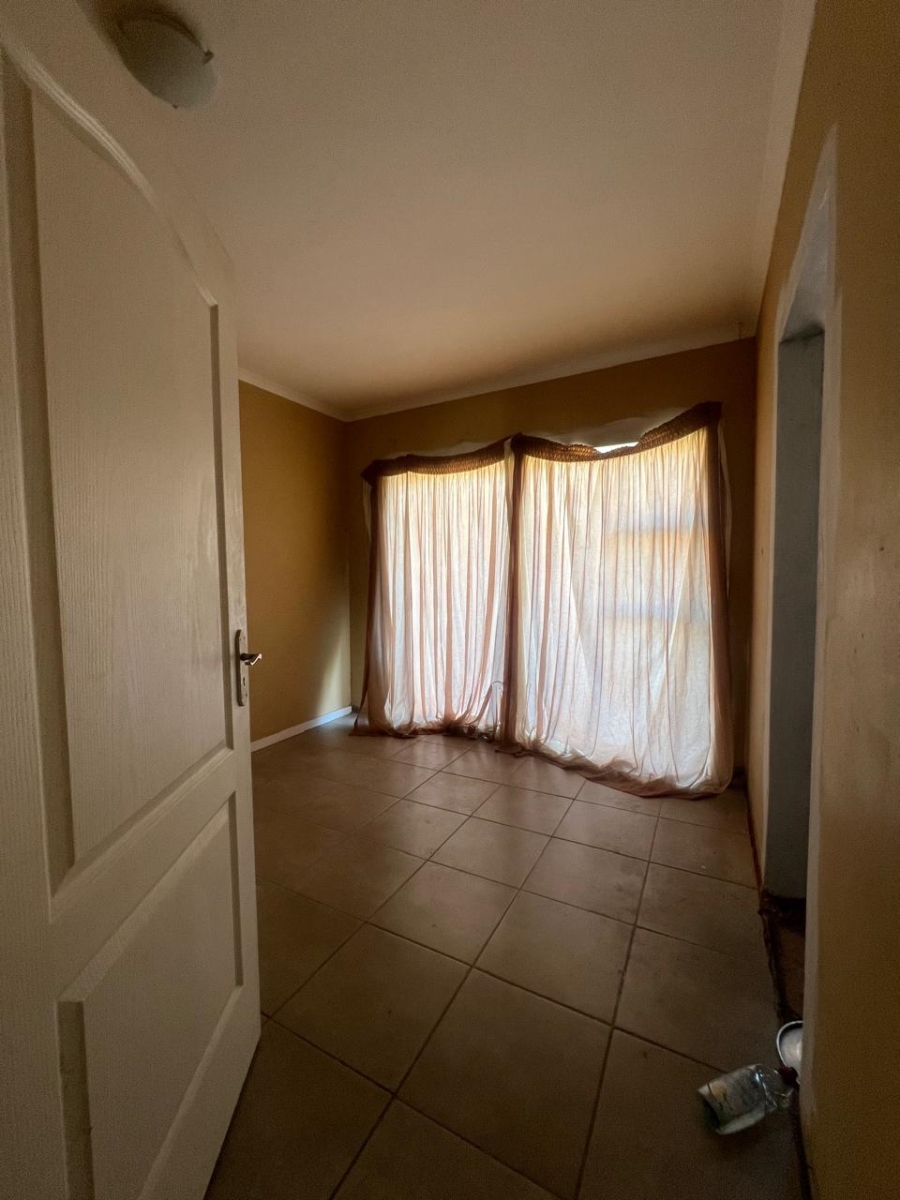 6 Bedroom Property for Sale in Rowallan Park Eastern Cape
